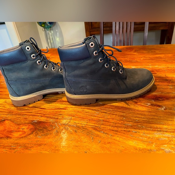 Navy Blue Timberlands Men’s size 7/Women’s size 9. - Picture 3 of 6